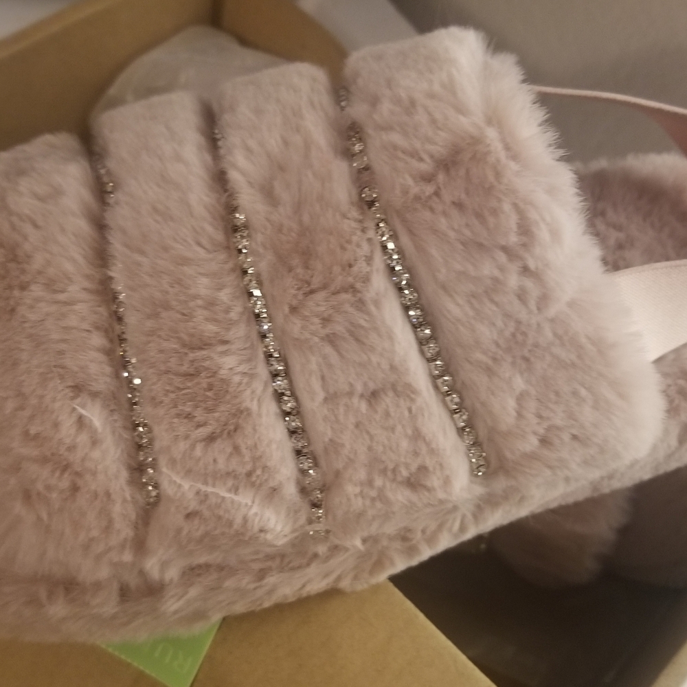 Fur Sandals - Picture 2 of 3